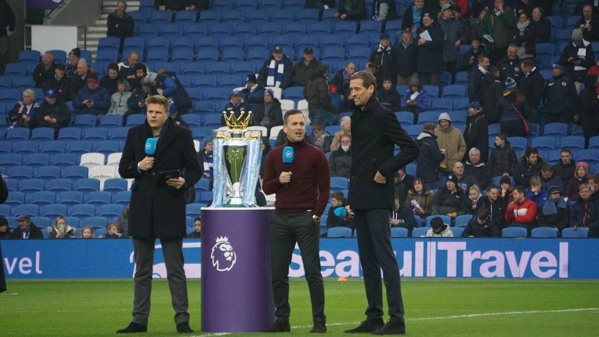 随着新的球 随着新的球